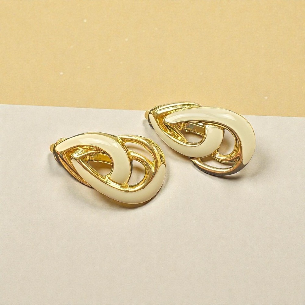 Vintage Trifari Cream Enamel Gold Tone Interlocking Swirl Clip On Earrings